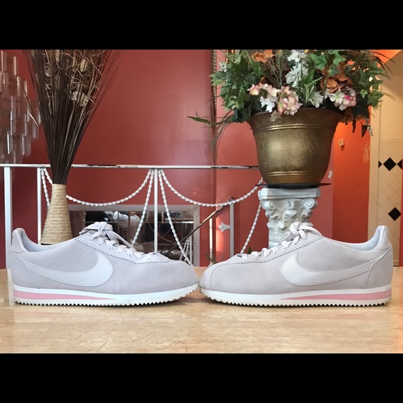 Nike Shoes - Nike Cortez size 9 women’s
